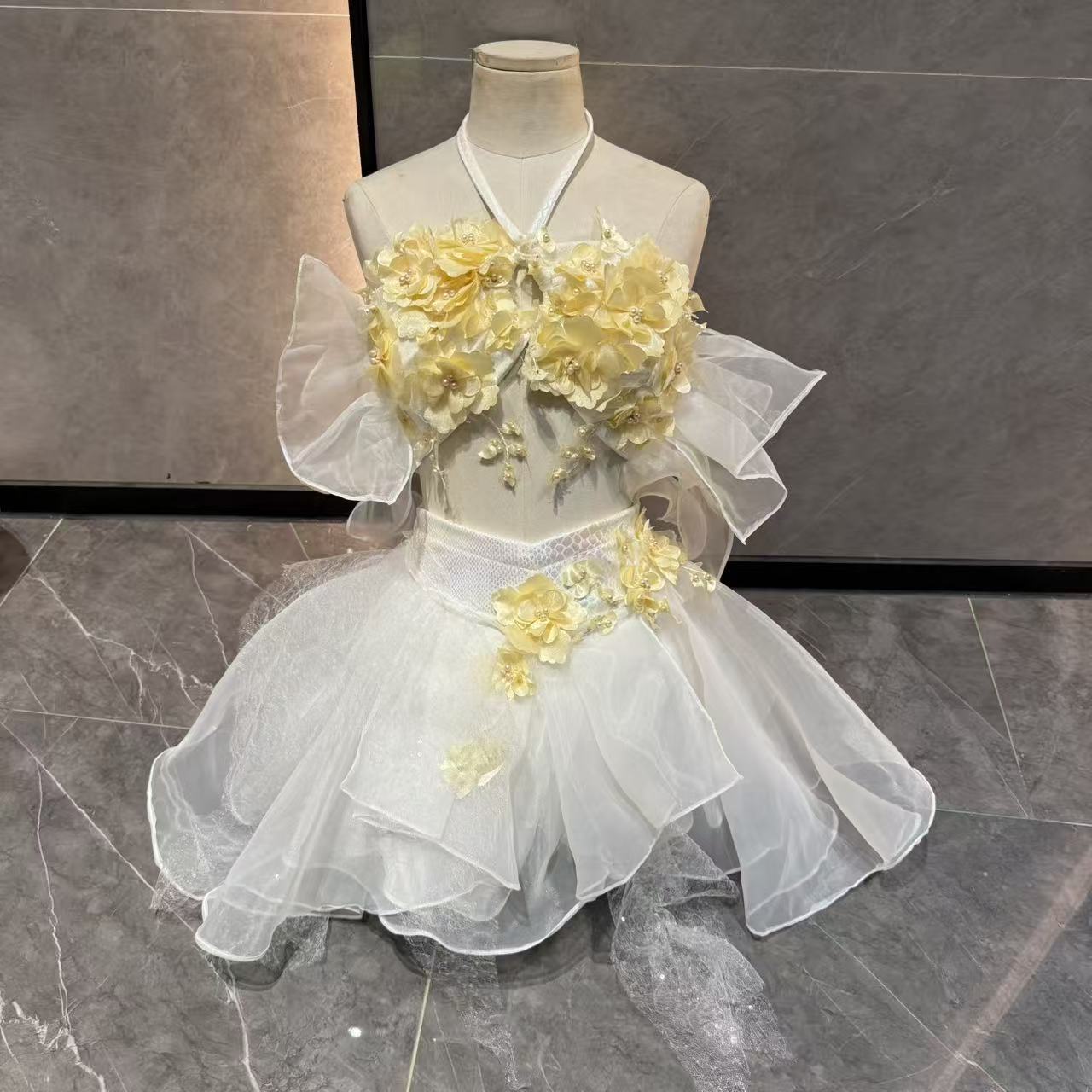 Aquarium & Marine Museum Universiti Malaysia Sabah Kota Kinabalu Sabah Reviews - Anime cosplay shooting costume mermaid water