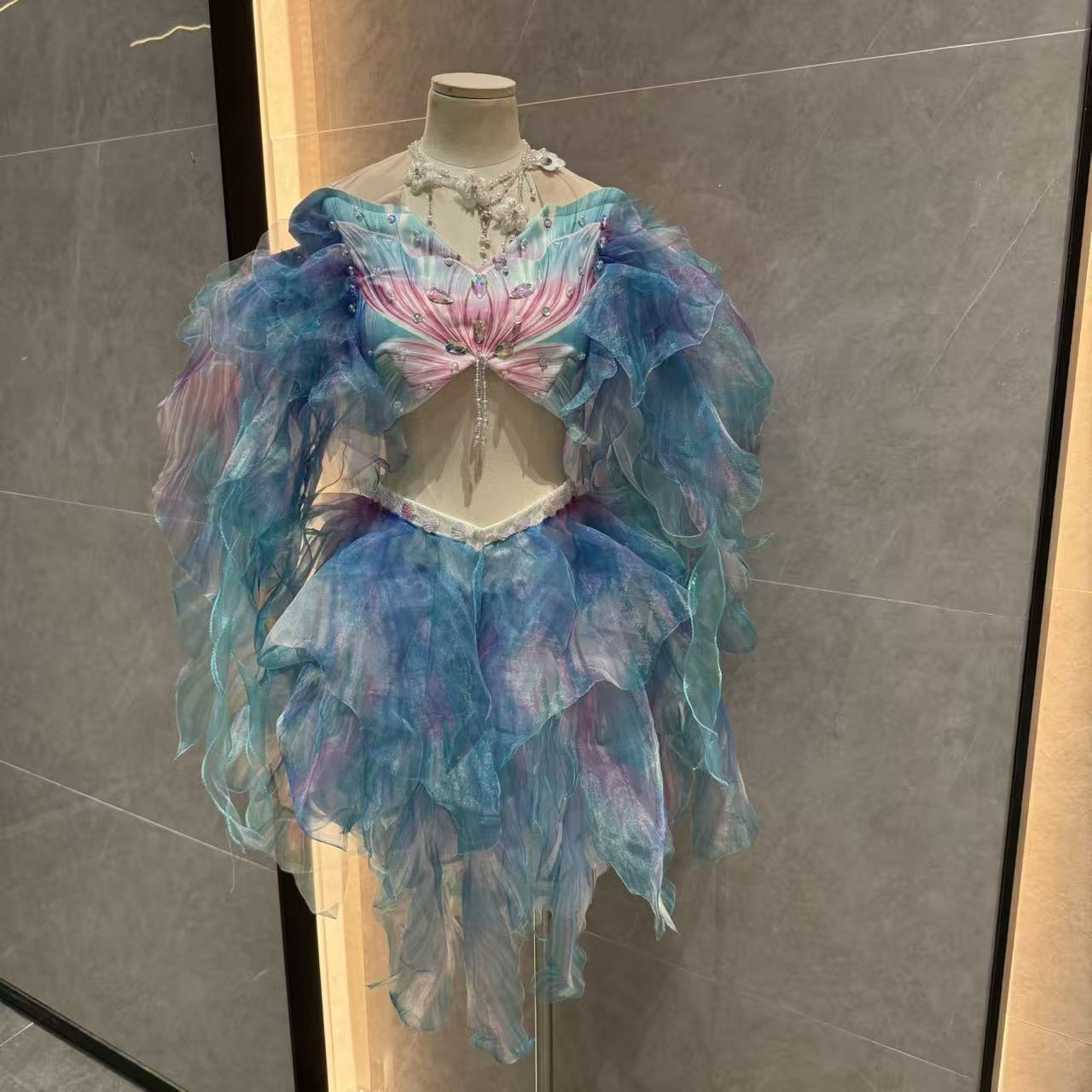Mermaid Water Dance Skirt Prin - Aquarium & Marine Museum Universiti Malaysia Sabah Kota Kinabalu Sabah Reviews ulasan dan harga
